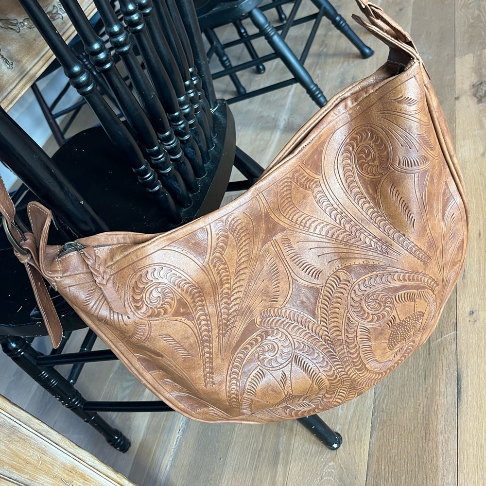Leaders in leather satchel bag